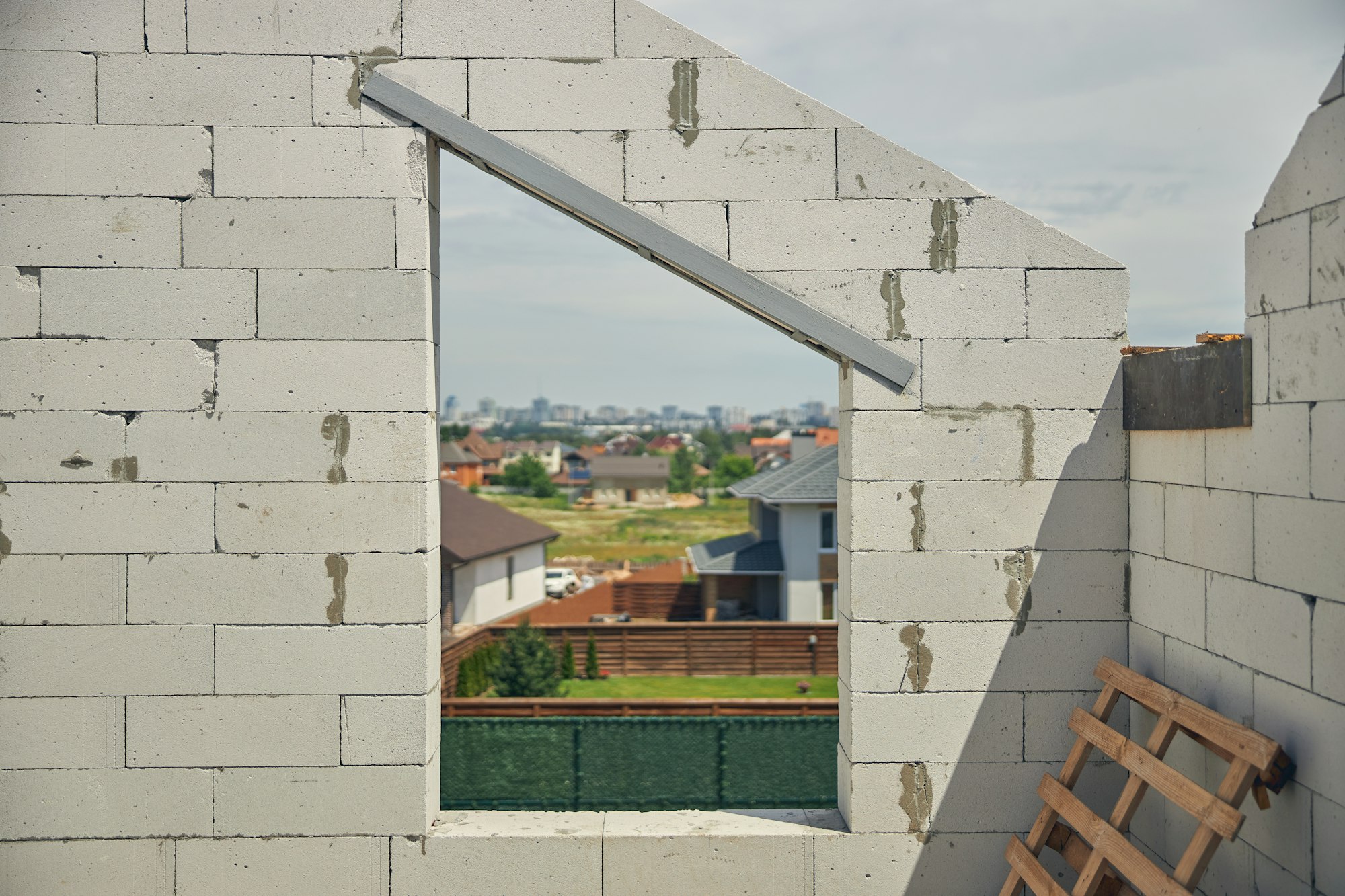 Roofless holiday cottage overlooking the neighboring buildings